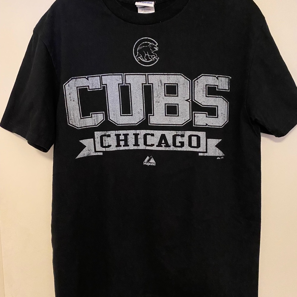 Chicago Cubs black shirt Size LARGE, Majestic